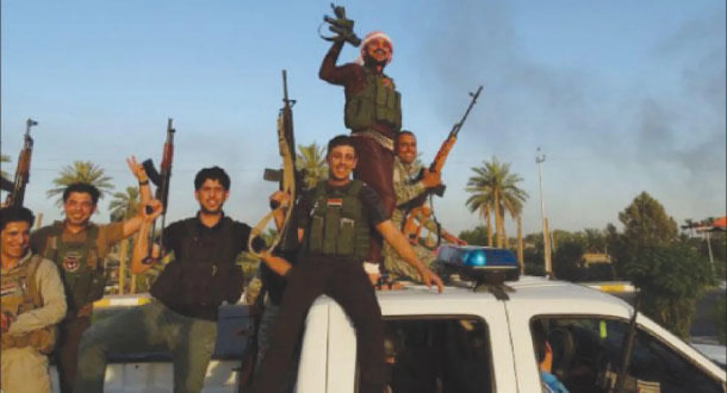 مقاتلو العشائر في ناحية البغدادي يحتفلون بعد صدهم هجوما لـ{داعش} ({الشرق الأوسط})