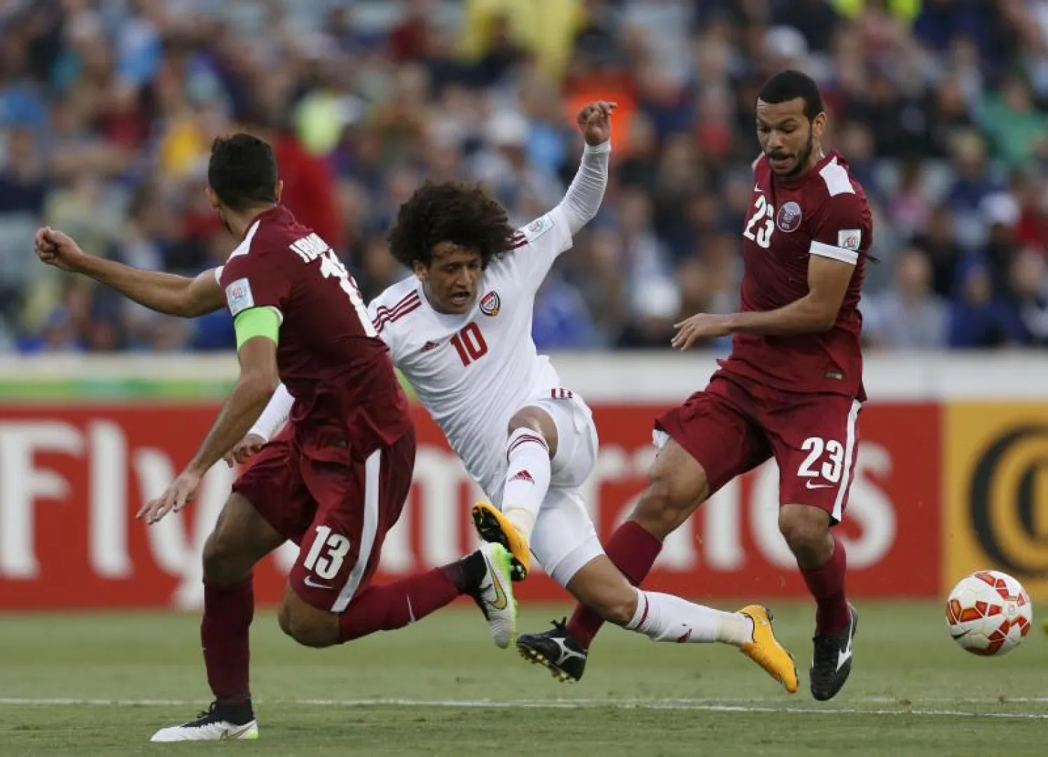 جانب من الفرحة الإماراتية التي حضرت أمس اربعة مرات في شباك قطر 
 المباراة شهدت تألقا كبيرا من الجانب الإماراتي