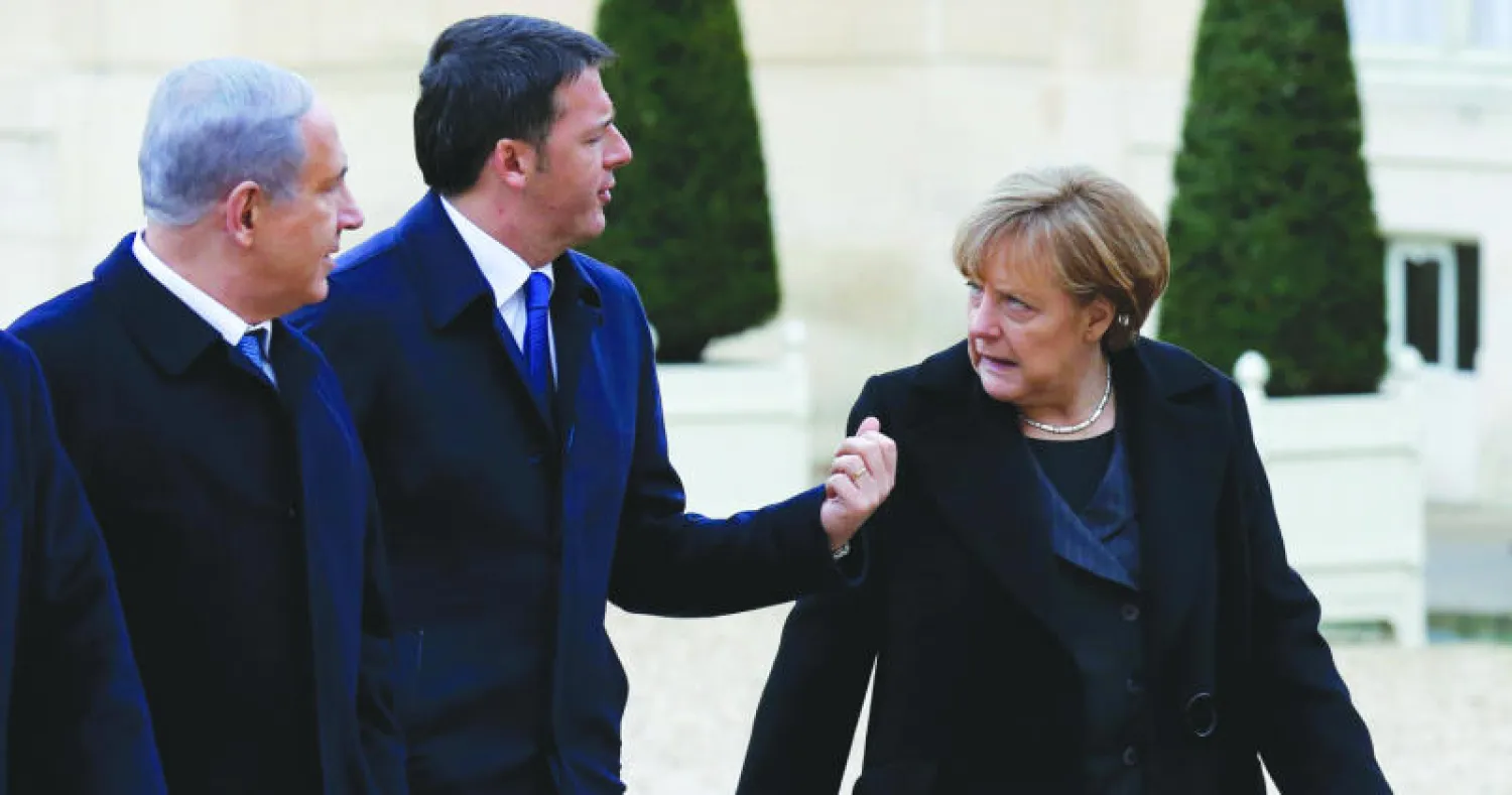 بنيامين نتنياهو ورئيس الحكومة الإيطالية ماثيو رينزي والمستشارة الألمانية أنجيلا ميركل يصلون إلى الإليزيه (رويترز)