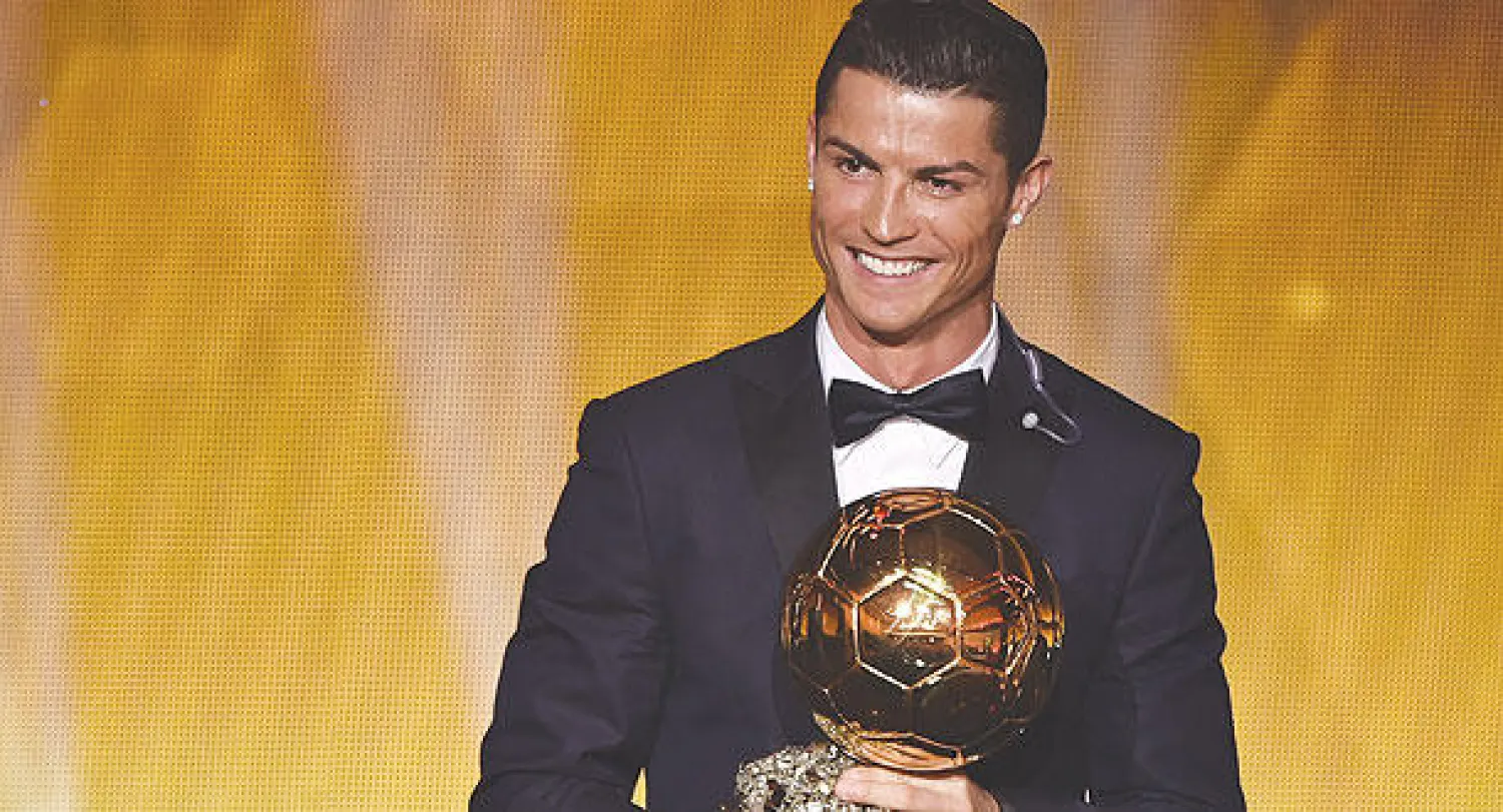 من غير مفاجآت.. رونالدو ينتزع الكرة الذهبية للمرة الثالثة