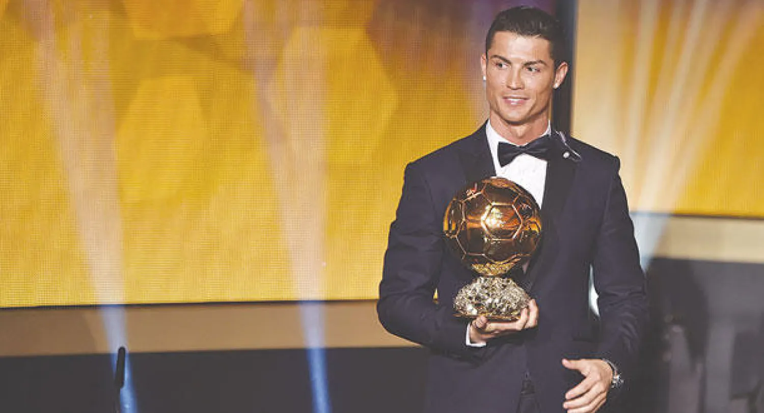 رونالدو حافظ على تفوقه ونال الكرة الذهبية للعام الثاني على التوالي (أ.ف.ب)
