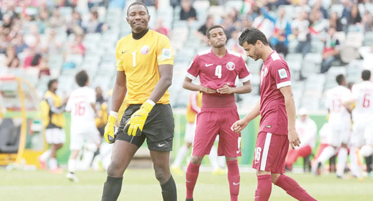 بعد الخسارة الكبيرة في المواجهة الأولى يخشى القطريون من أن يصيبهم «نحس» اللقب الخليجي في البطولة الآسيوية (إ.ب.أ)