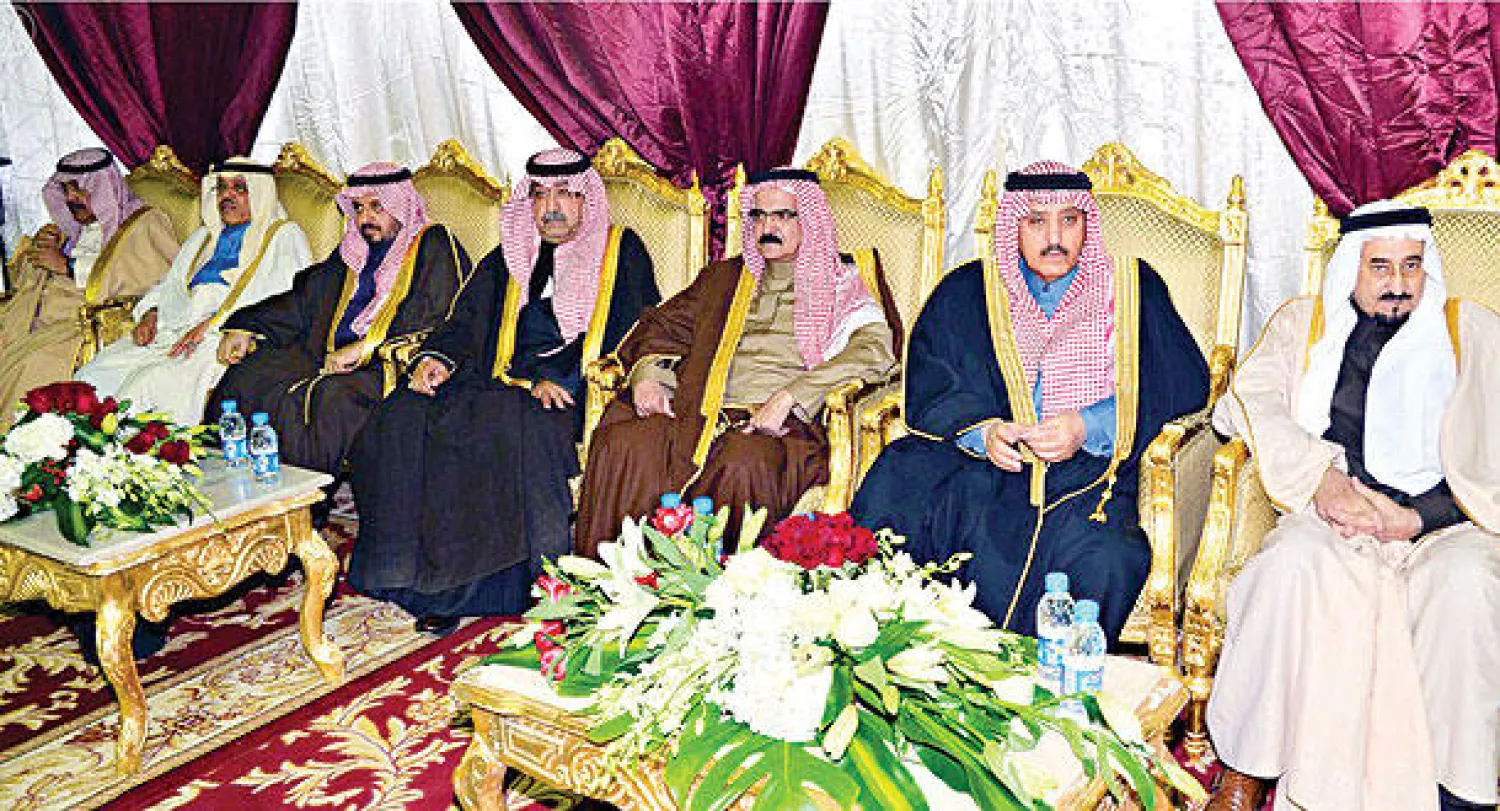 الأمير أحمد بن عبد العزيز اطمأن على صحة خادم الحرمين الشريفين  ويبدو عدد من الأمراء في المدينة الطبية بالرياض (واس)