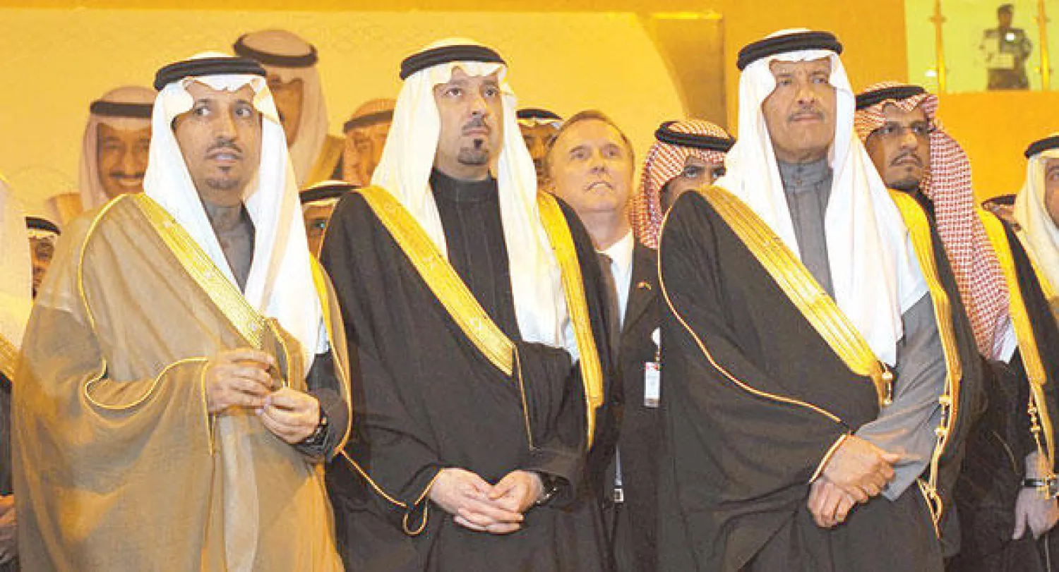 الأمير سلطان بن سلمان رئيس الهيئة العامة للسياحة والآثار والأمير مشعل بن عبد الله أمير منطقة مكة المكرمة لدى تدشين كلية نياجرا للسياحة والفندقة والفندق التابع لها مساء أمس، وذلك على هامش انطلاق فعاليات سوق عكاظ لهذا العام (واس)