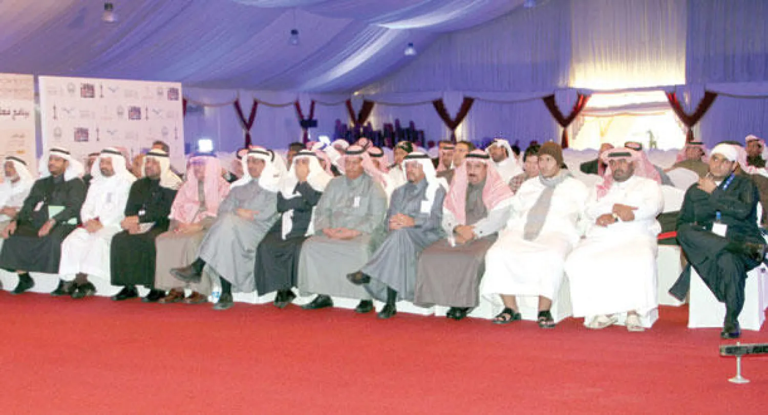 جانب من الحضور خلال إحدى ندوات سوق عكاظ ({الشرق الأوسط})