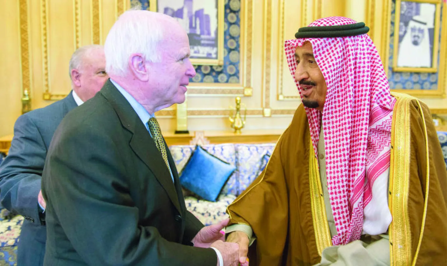 الأمير سلمان بن عبد العزيز ولي العهد السعودي لدى لقائه الوفد الأميركي برئاسة السيناتور جون ماكين  أمس (واس)