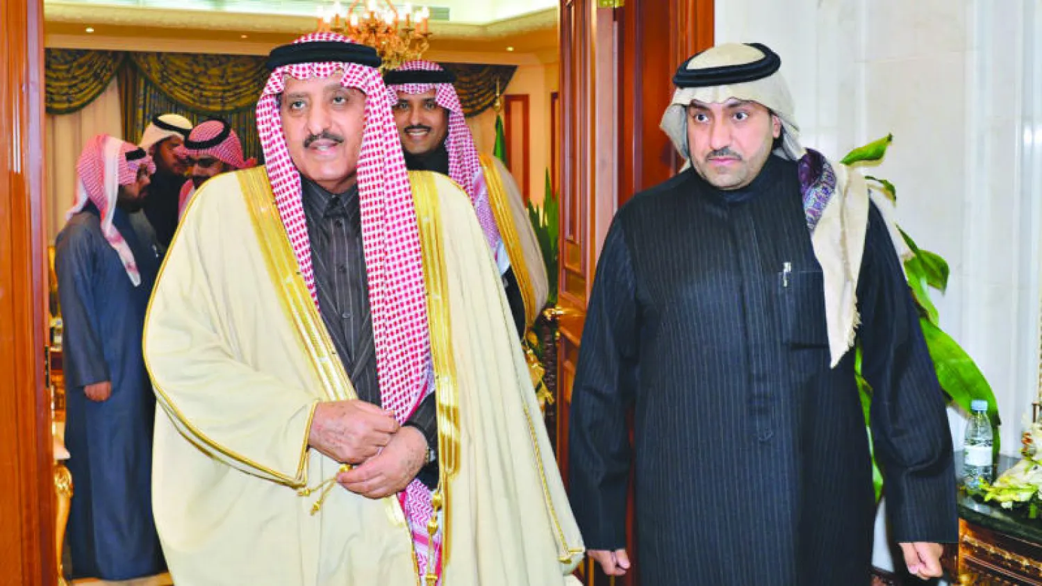 الأمير أحمد بن عبد العزيز لدى وصوله إلى المدينة الطبية حيث كان في استقباله الأمير تركي بن عبد الله (واس)