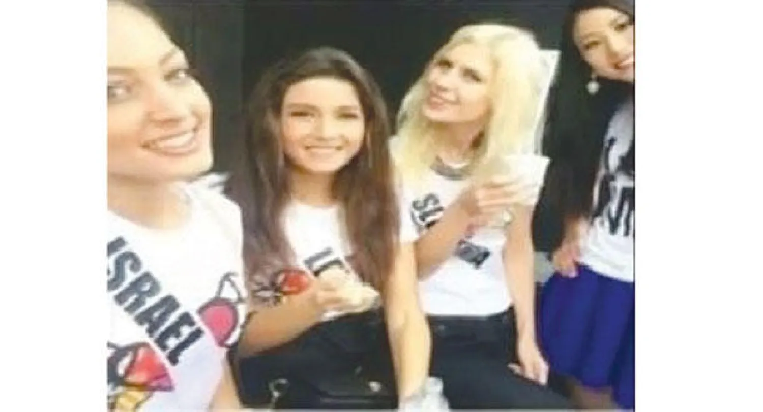 الصورة الـ«سيلفي» التي التقطت لملكة جمال لبنان وإلى جانبها نظيرتها الإسرائيلية