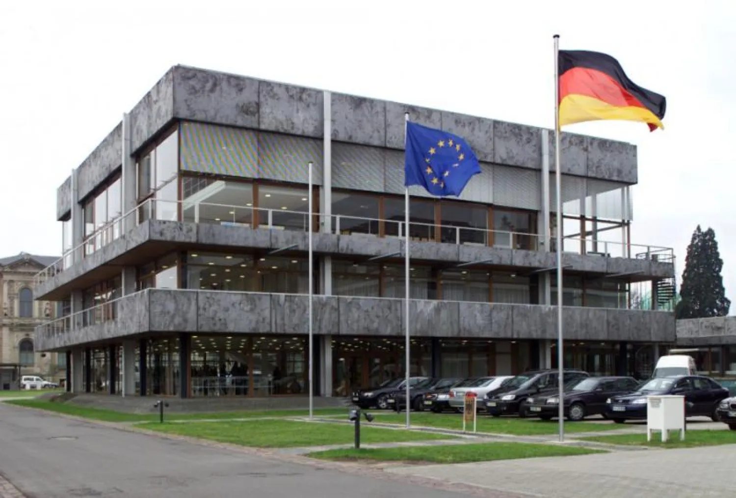 ألمانيا تقاضي 350 مشتبها في تواصلهم مع «داعش».. وتراقب العائدين من سوريا عن كثب