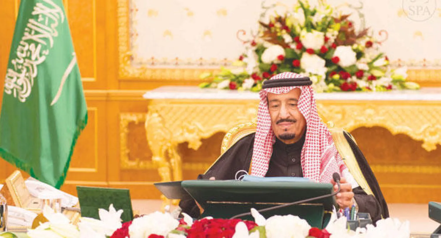 الأمير سلمان بن عبد العزيز لدى ترؤسه جلسة مجلس الوزراء التي عقدت في قصر اليمامة بالرياض أمس (واس)