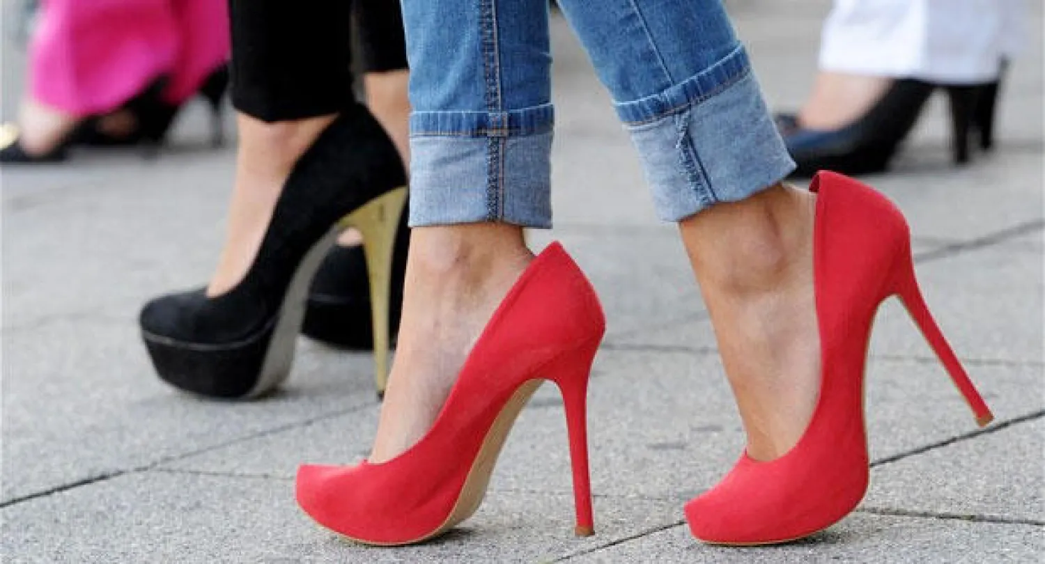 «الكعب العالي» أحدث مداني هشاشة العظام