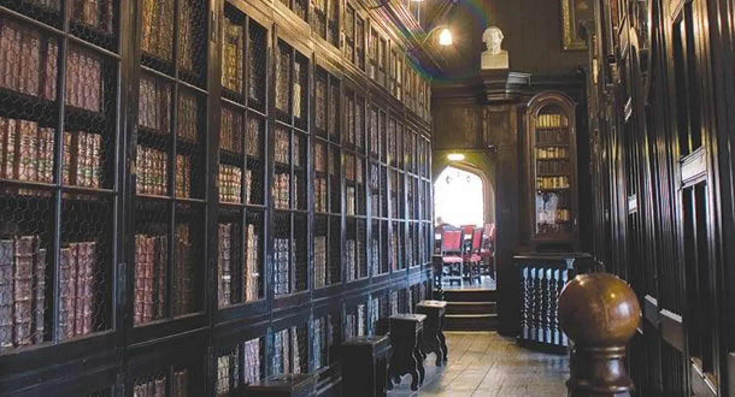 مكتبة تشتهام: الهدوء يلف المكان منذ أن جلس فيها كارل ماركس!