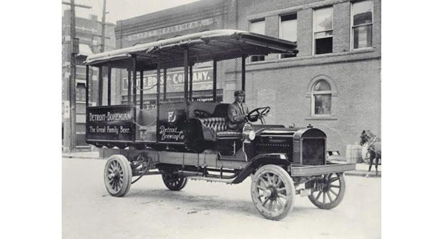 البداية عام 1902