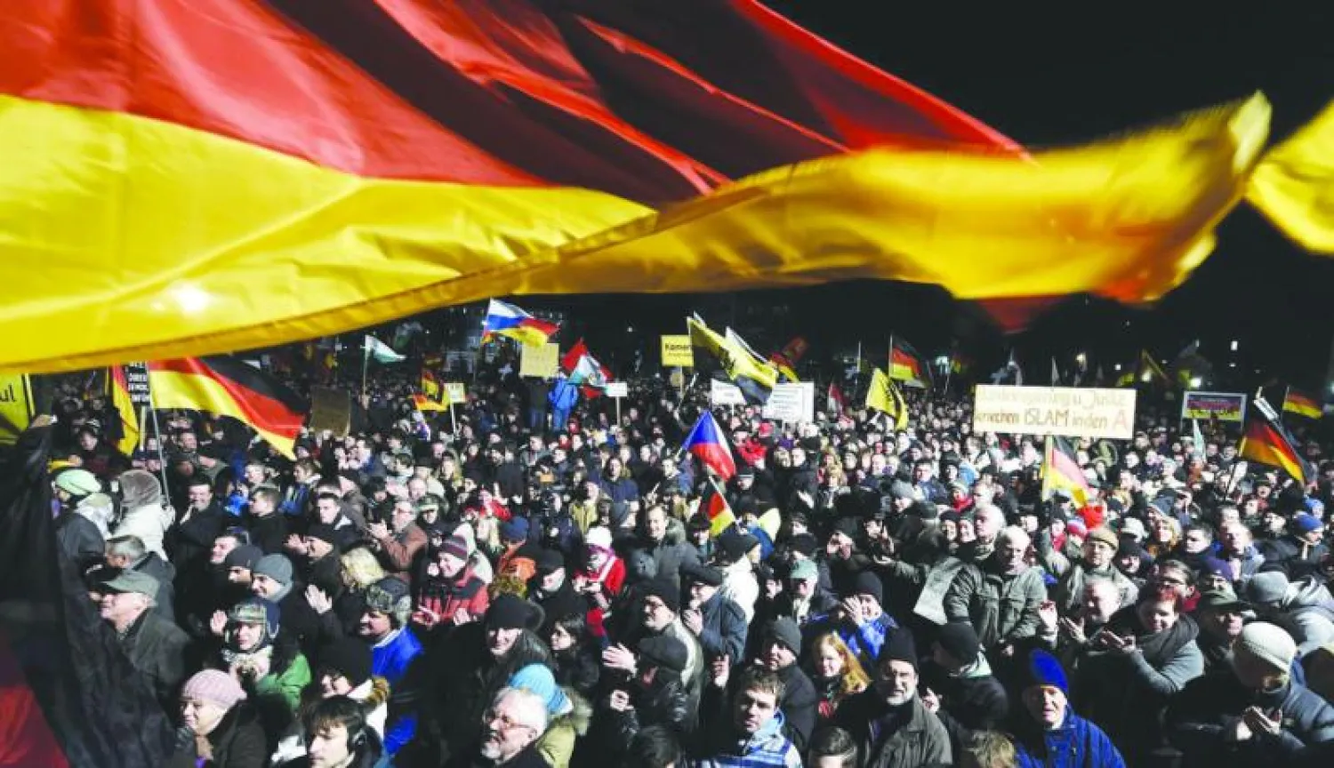 مظاهرات حركة «الأوروبيون الوطنيون المناهضون لأسلمة الغرب» في ألمانيا المعروفة اختصارا باسم «بيغيدا» تواصل مسيراتها الأسبوعية في قلب مدينة دريزدن مساء كل اثنين (واشنطن بوست)