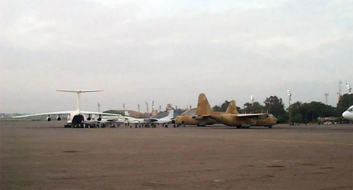 مجهولون يفجرون طائرة شحن تستخدم لنقل السلاح لميليشيات «فجر ليبيا»