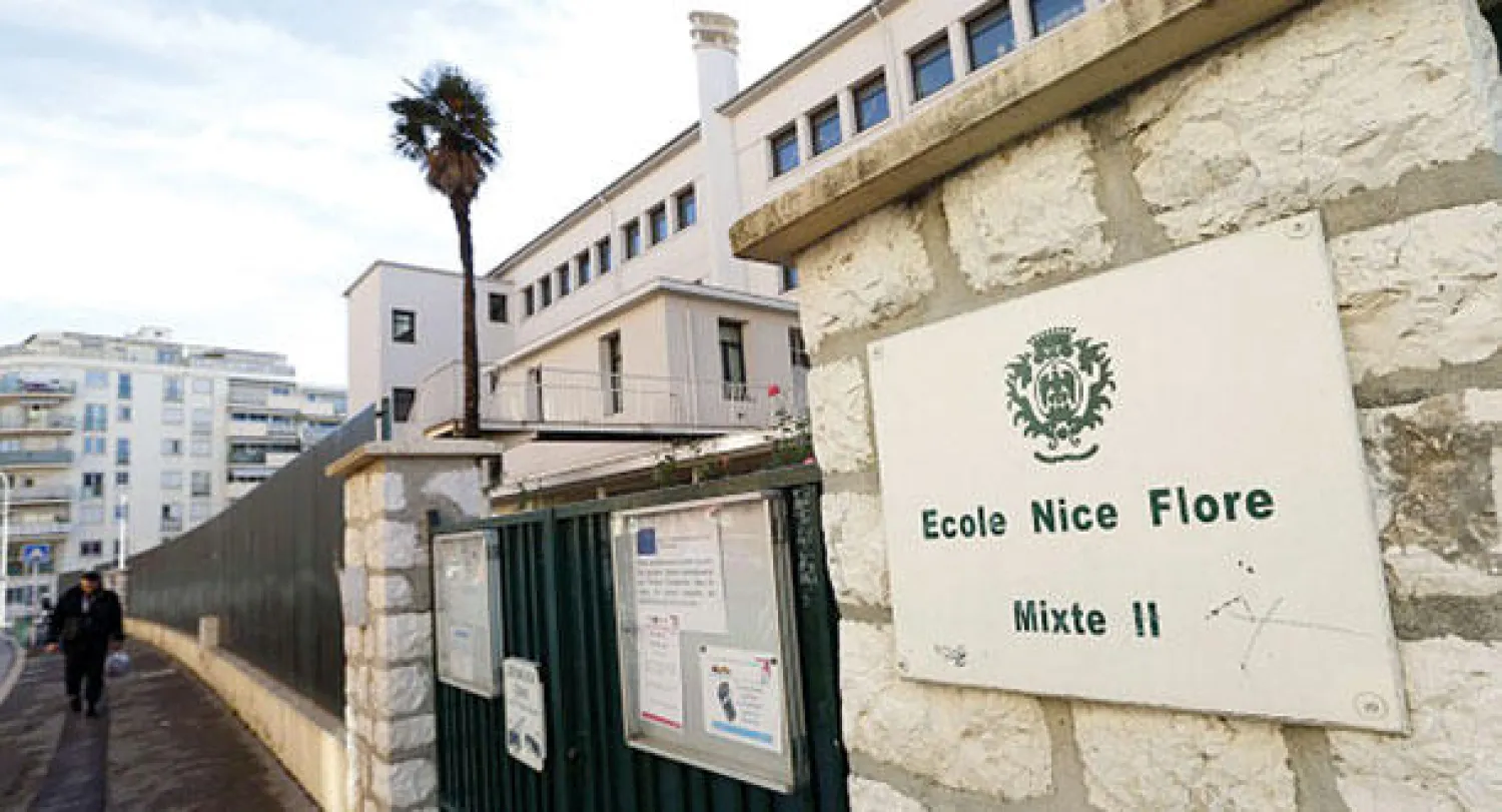 مدخل مدرسة الطالب الجزائري في مدينة نيس