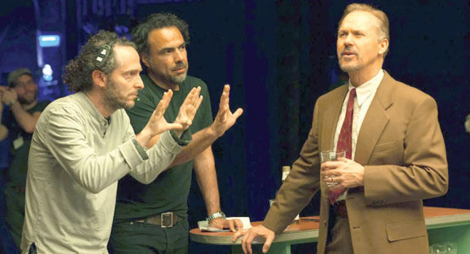 إيمانويل لوبزكي (اليسار) خلال تصوير «بيردمان»