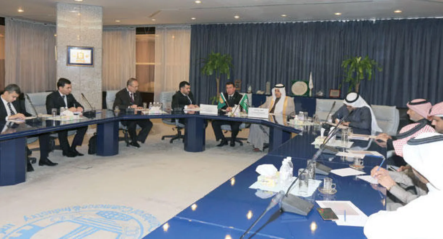 جانب من اللقاء الذي عقده وزير التجارة والعلاقات الاقتصادية الخارجية في تركمانستان مع قطاع الأعمال السعودي بالغرفة التجارية الصناعية بالرياض («الشرق الأوسط»)
