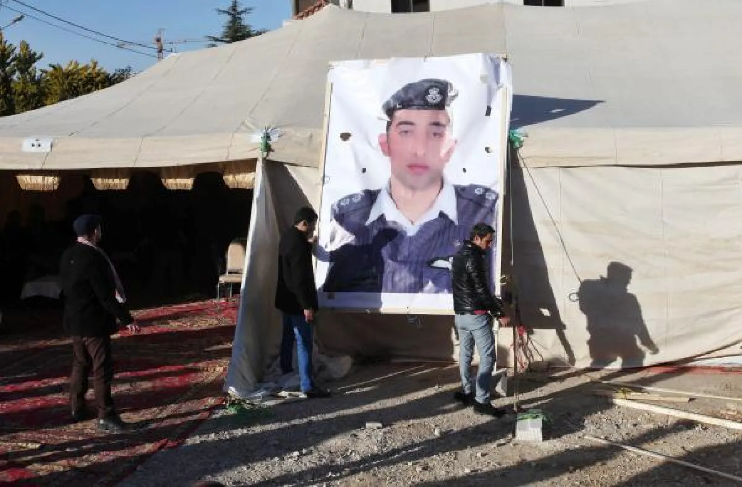 اليابان: المفاوضات بشأن الرهينتين «في طريق مسدود»