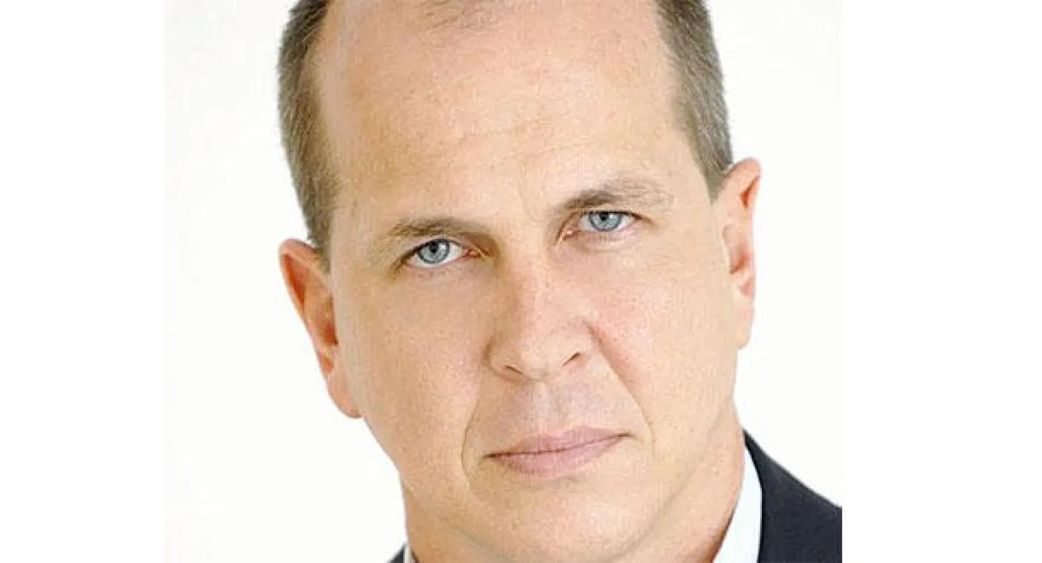 القاهرة ترحل الصحافي الأسترالي بيتر غريست