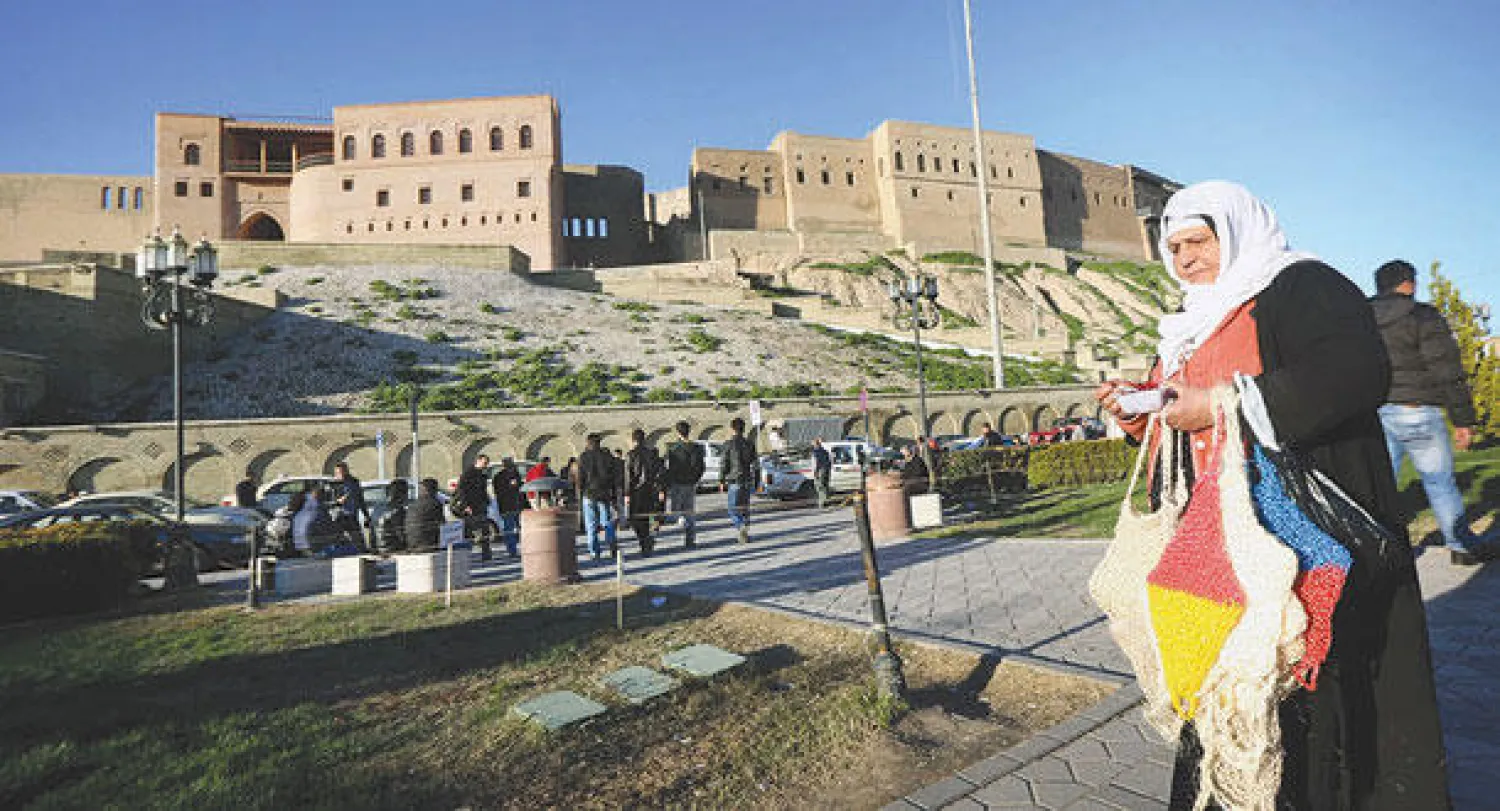 قلعة أربيل أحد المواقع الأثرية التي يتوجه إليها السياح.. وصل عدد السياح الذين دخلوا كردستان خلال عام 2013 إلى 3 ملايين زائر وكان من المتوقع أن يصل العدد إلى 4 ملايين خلال عام 2014 (أ.ف.ب)
