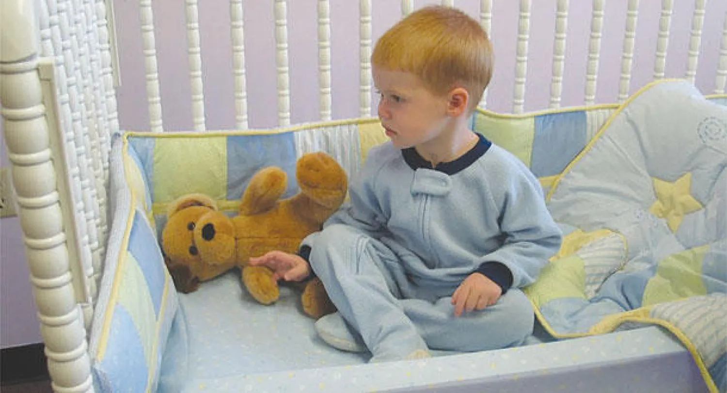 فلسطينيتان تبتكران «مهد طفل» يبعث رسالة نصية للأم عندما يبكي الصغير