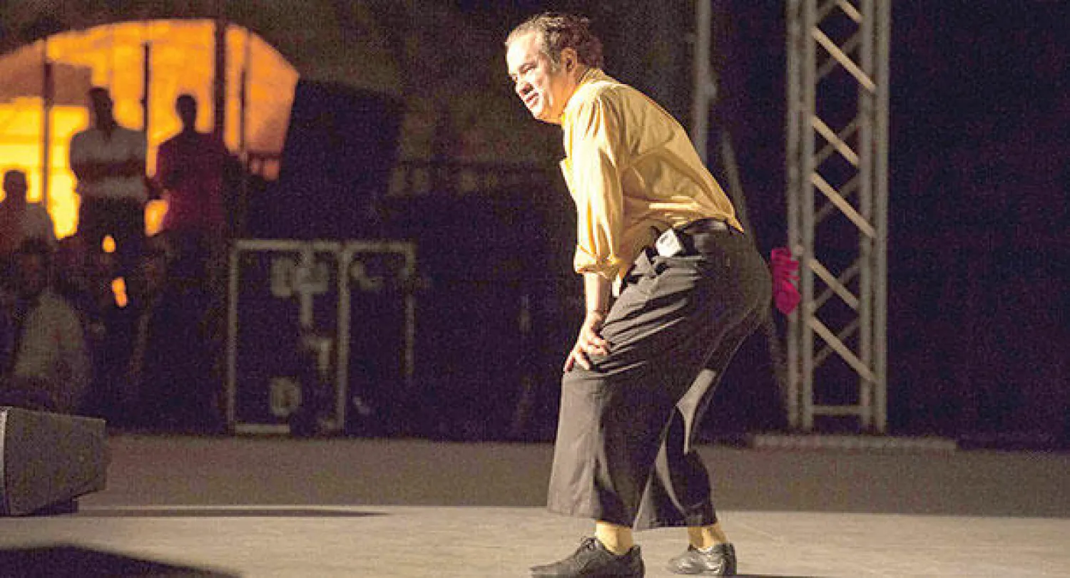 لمين الهندي في أحد عروضه