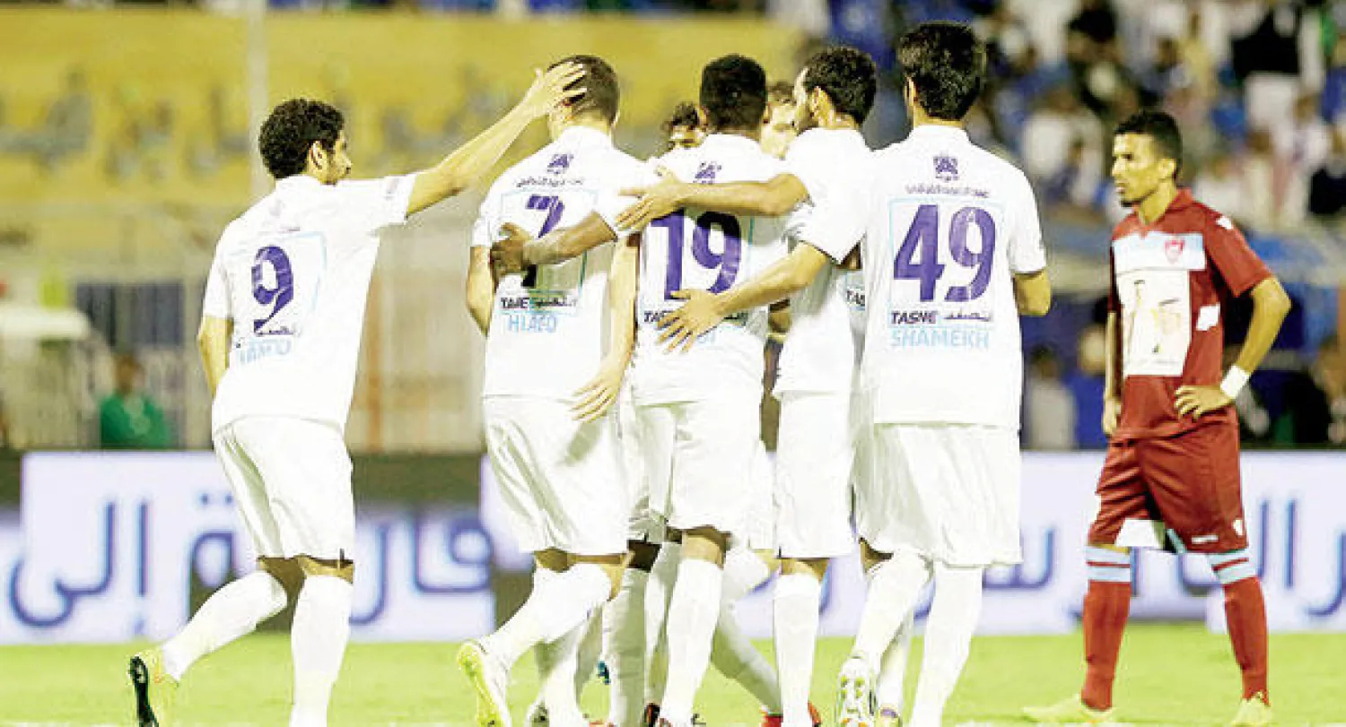 فرحة لاعبي الهلال بالهدف الأول بقدم نيفيز (تصوير: علي العريفي)