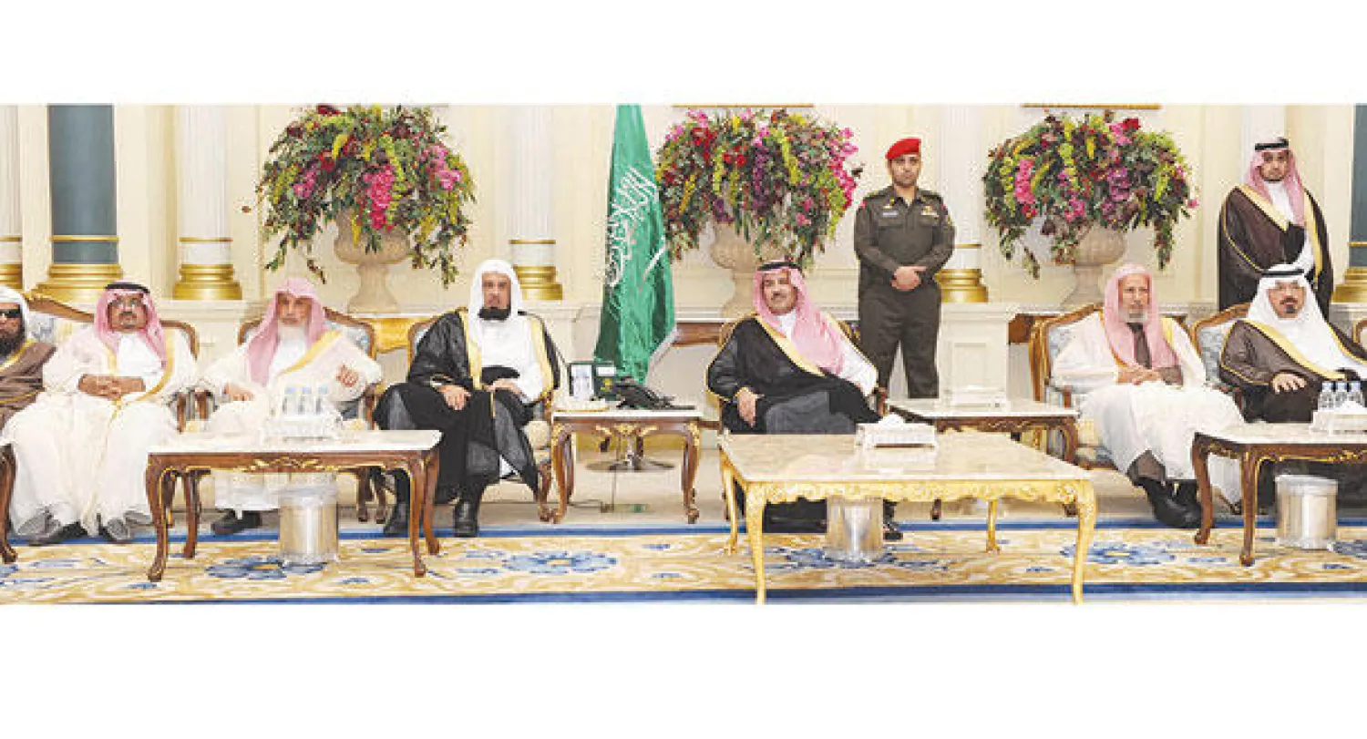 الأمير فيصل بن سلمان لدى استقباله الدكتور عبد الرحمن بن عبد الله السند الرئيس العام لهيئة الأمر بالمعروف والنهي عن المنكر أمس