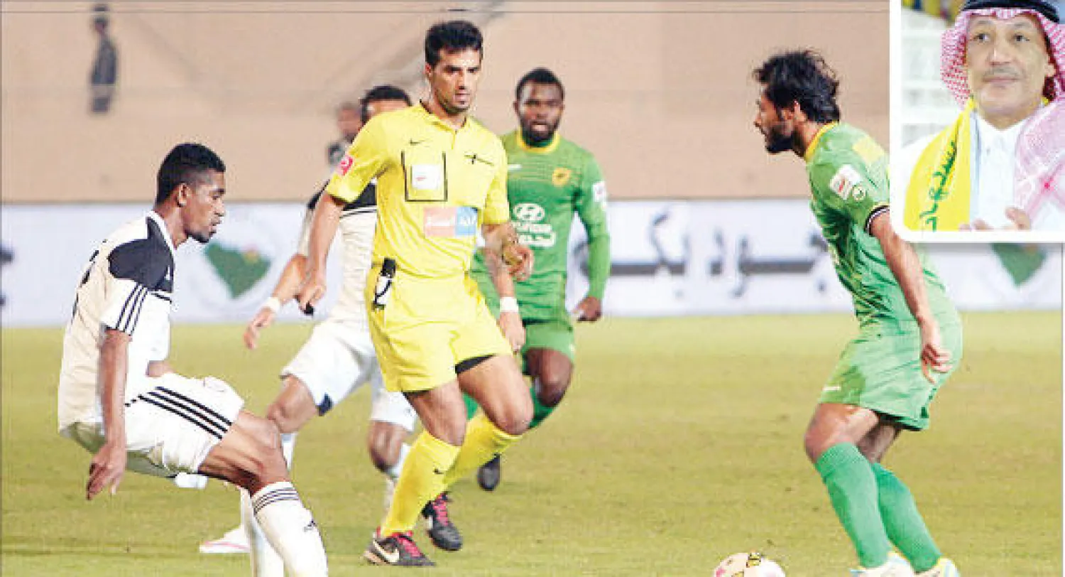 فوزي الباشا(في الاطار)، الخليج نجح في كسب فريق الشباب المنافس بقوة في الدوري السعودي (تصوير: عمران حيدر)