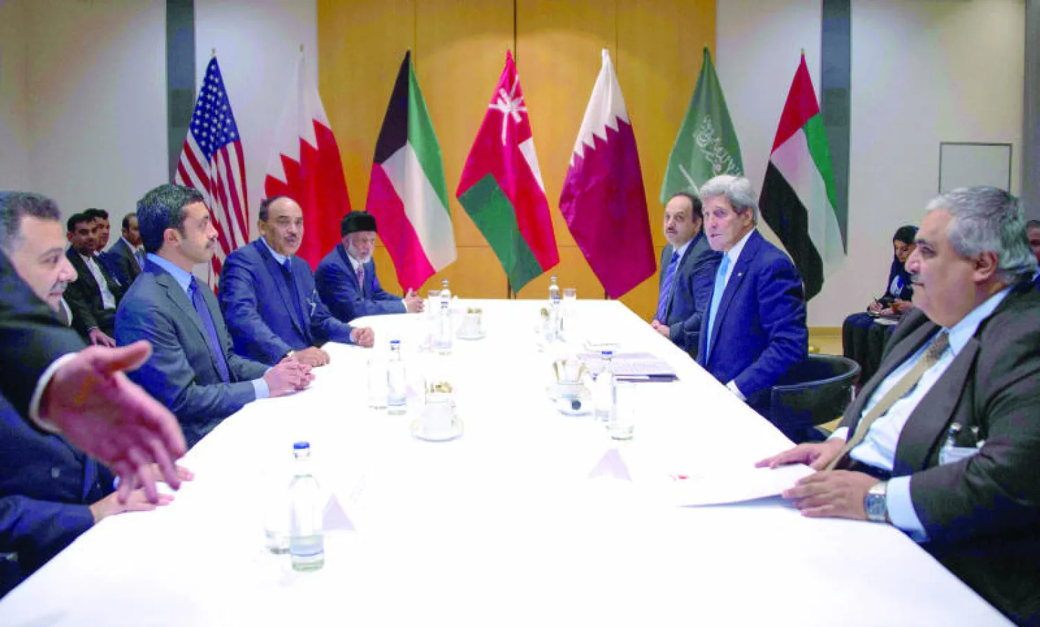 وزراء الخارجية الخليجيون خلال اجتماعهم مع جون كيري أول من أمس (أ.ف.ب)