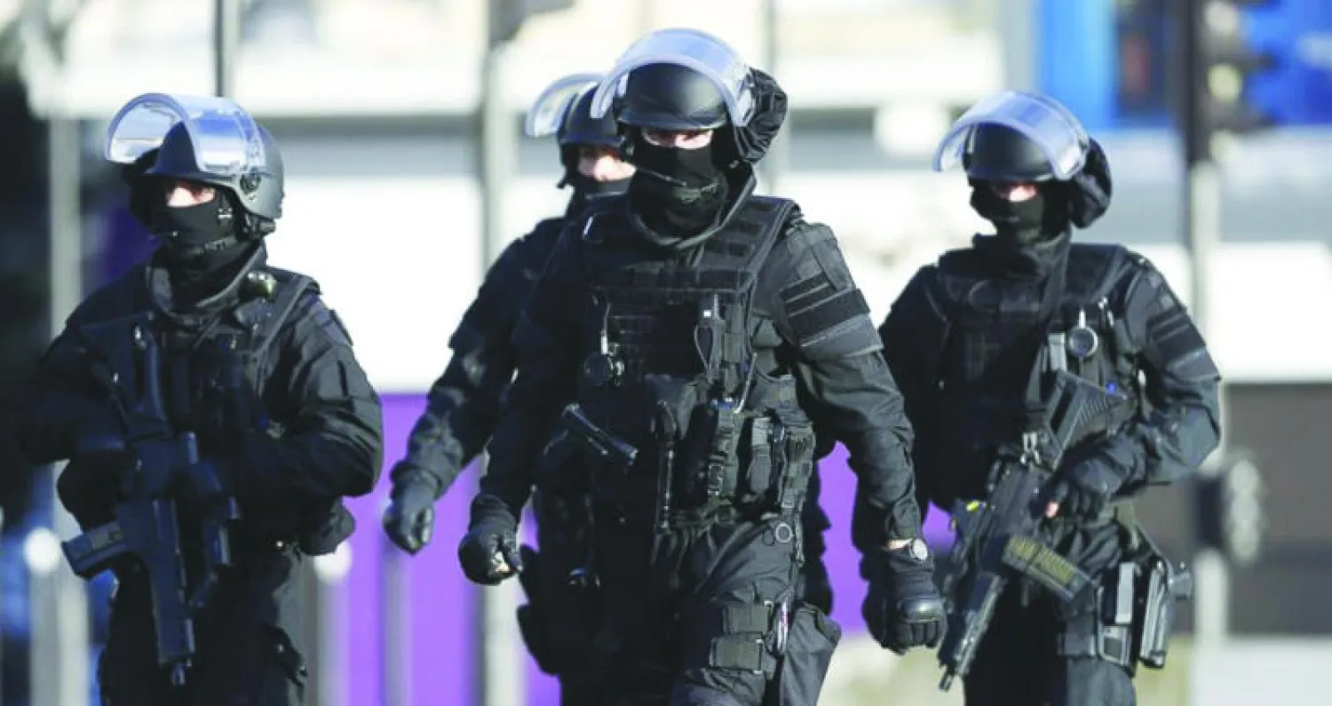 جنود فرنسيون وسط العاصمة باريس بعد الهجمات التي ضربت مجلة «شارلي إيبدو»