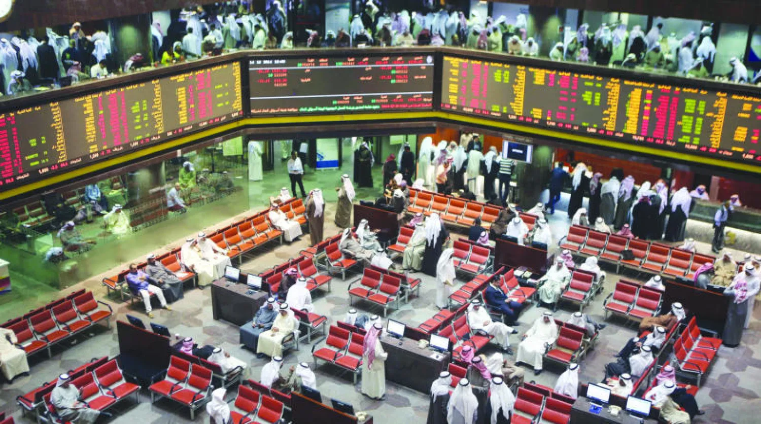 لقطة ارشيفية لتداولات بورصة الكويت التس شهدت تراجعا في جلسة أمس (أ. ف. ب)