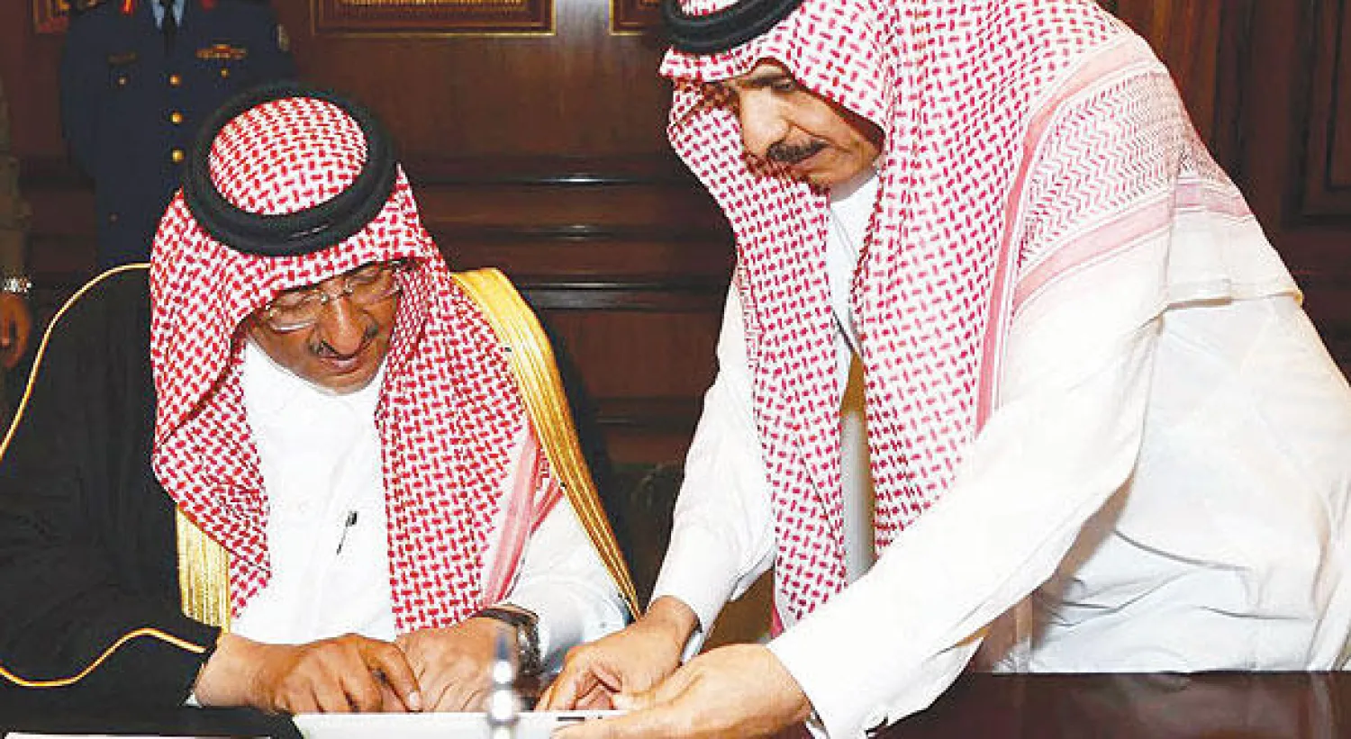 الأمير محمد بن نايف ولي ولي العهد السعودي خلال إطلاقه أمس في وزارة الداخلية  خدمة استقدام عائلات المقيمين (واس)