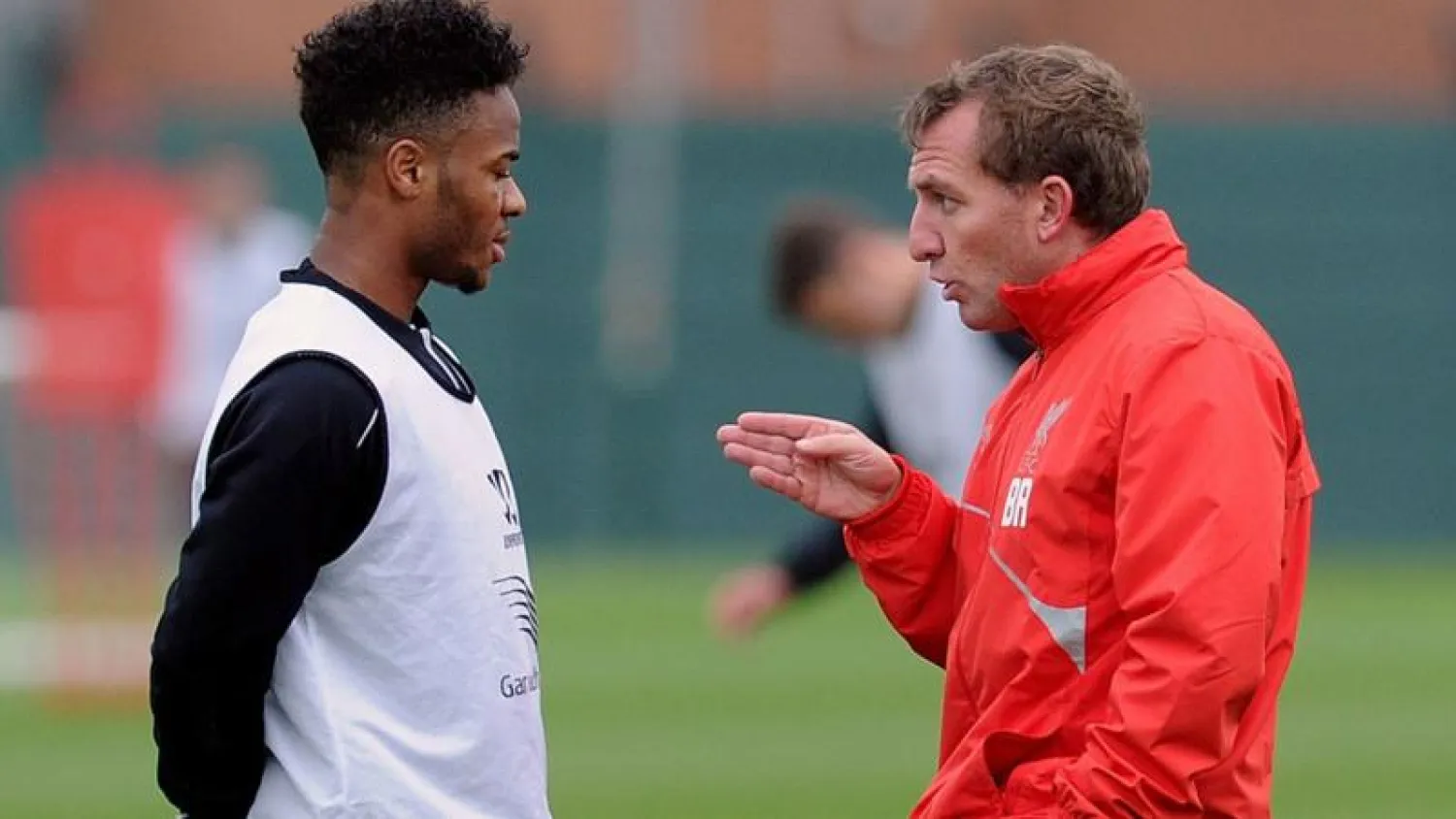 رودجرز مدرب ليفربول يأمل في إقناع مهاجمه سترلينغ بتجديد التعاقد سريعا