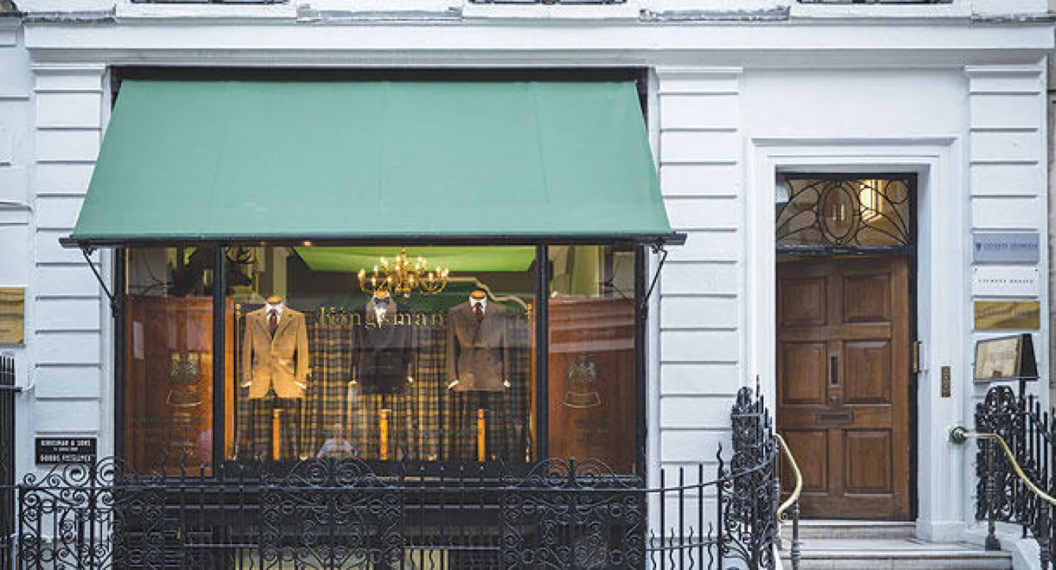 واجهة محل هانتسمان  في سافيل رو حيث صور الفيلم