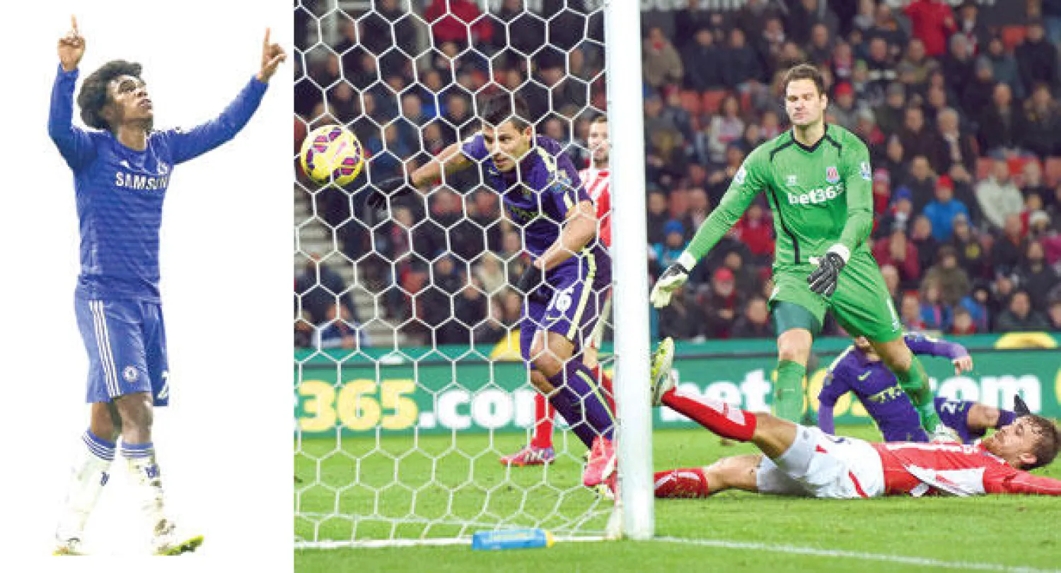 أغويرو نجم مانشستر سيتي يصوب نحو مرمى ستوك ليحرز أول أهدافه (أ.ف.ب)  -  البرازيلي ويليان يحتفل بهدفه الذي منح الفوز لتشيلسي (أ.ف.ب)