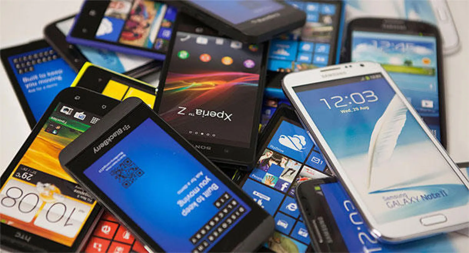 استخدام الهواتف الذكية في العمل واللهو بها خطر كبير