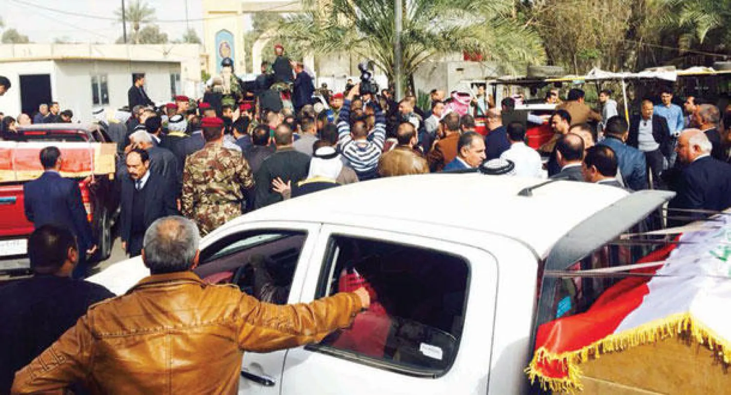 جانب من جنازة الشيخ قاسم الجنابي ونجله محمد في بغداد أمس («الشرق الأوسط»)