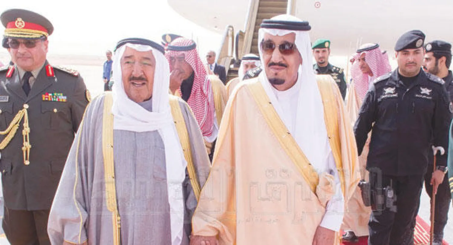 جانب من استقبال العاهل السعودي لأمير الكويت أمس (تصوير: بندر الجلعود)