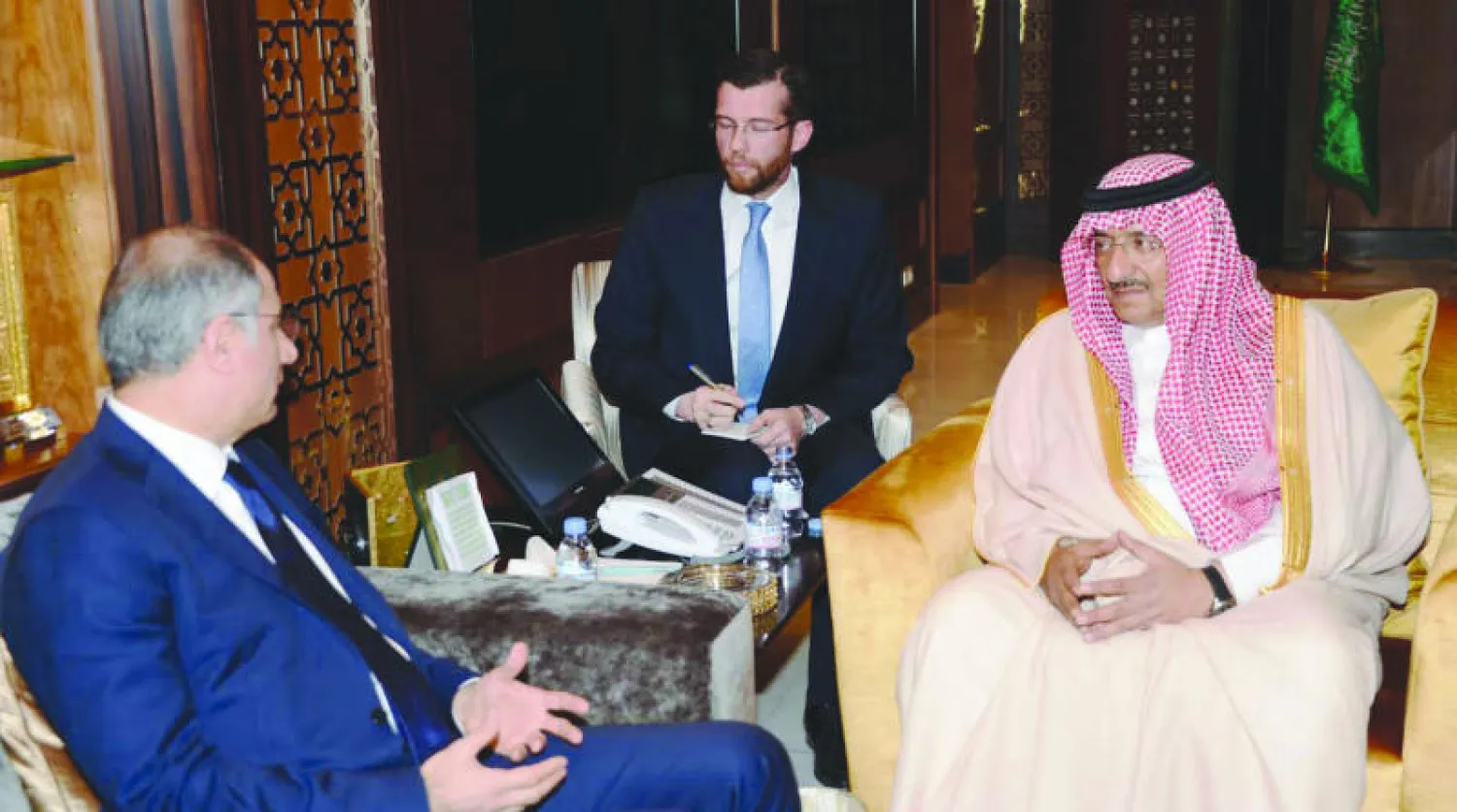 الأمير محمد بن نايف ولي ولي العهد السعودي لدى لقائه وزير الداخلية التركي في الرياض أمس (واس)