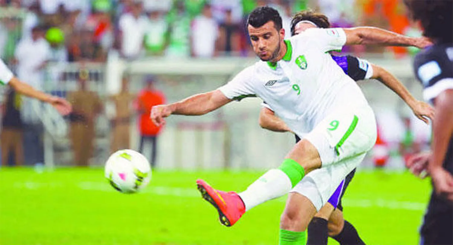 عمر السومة مهاجم الأهلي سيكون في مواجهة فريقه السابق القادسية الكويتي اليوم