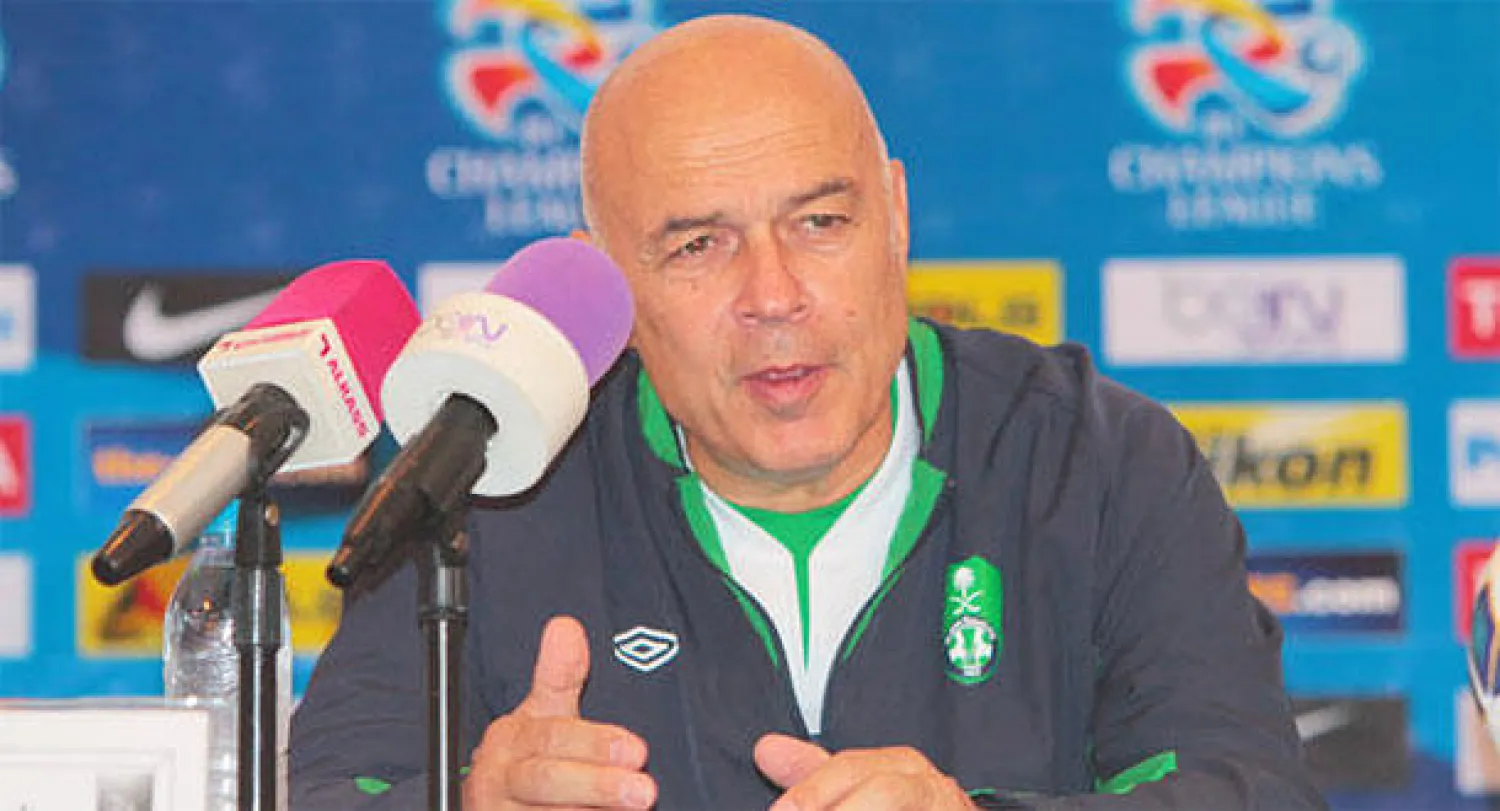 غروس مدرب الأهلي يتحدث للإعلاميين أمس