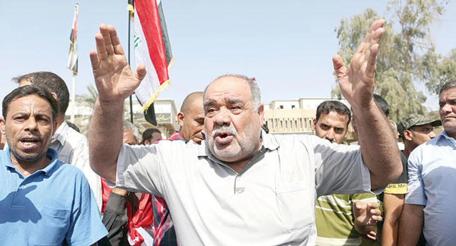 بصريون يتظاهرون مطالبين بتحويل محافظتهم إلى إقليم (أ.ب)