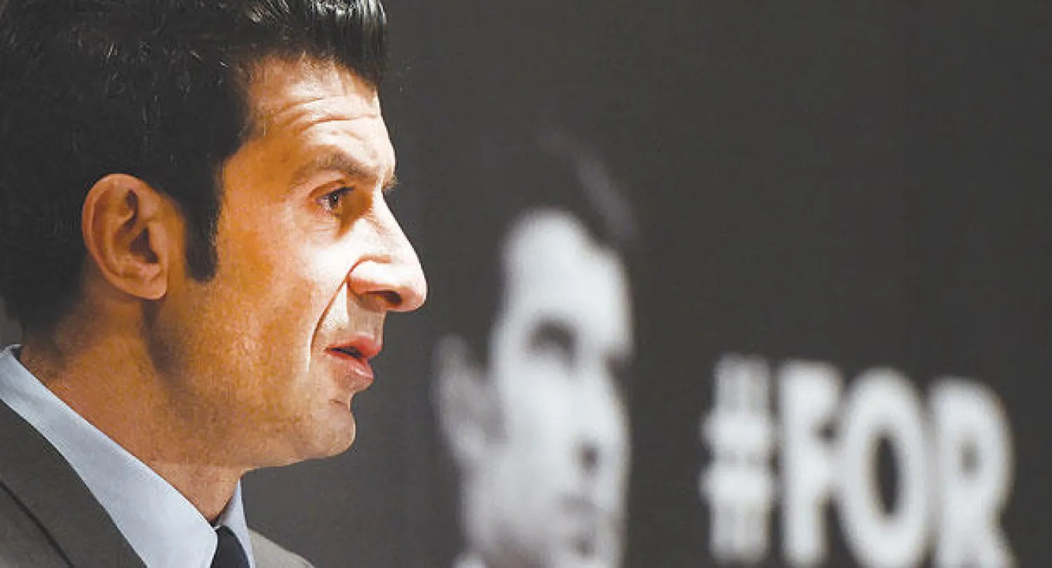 لويس فيغو خلال المؤتمر الصحافي أمس (د.ب.أ)