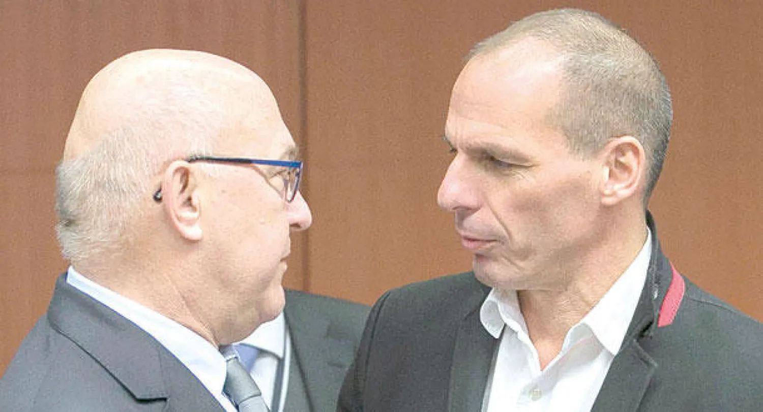 وزيرا المالية الفرنسي واليوناني على هامش اجتماع  منطقة اليورو (رويترز)