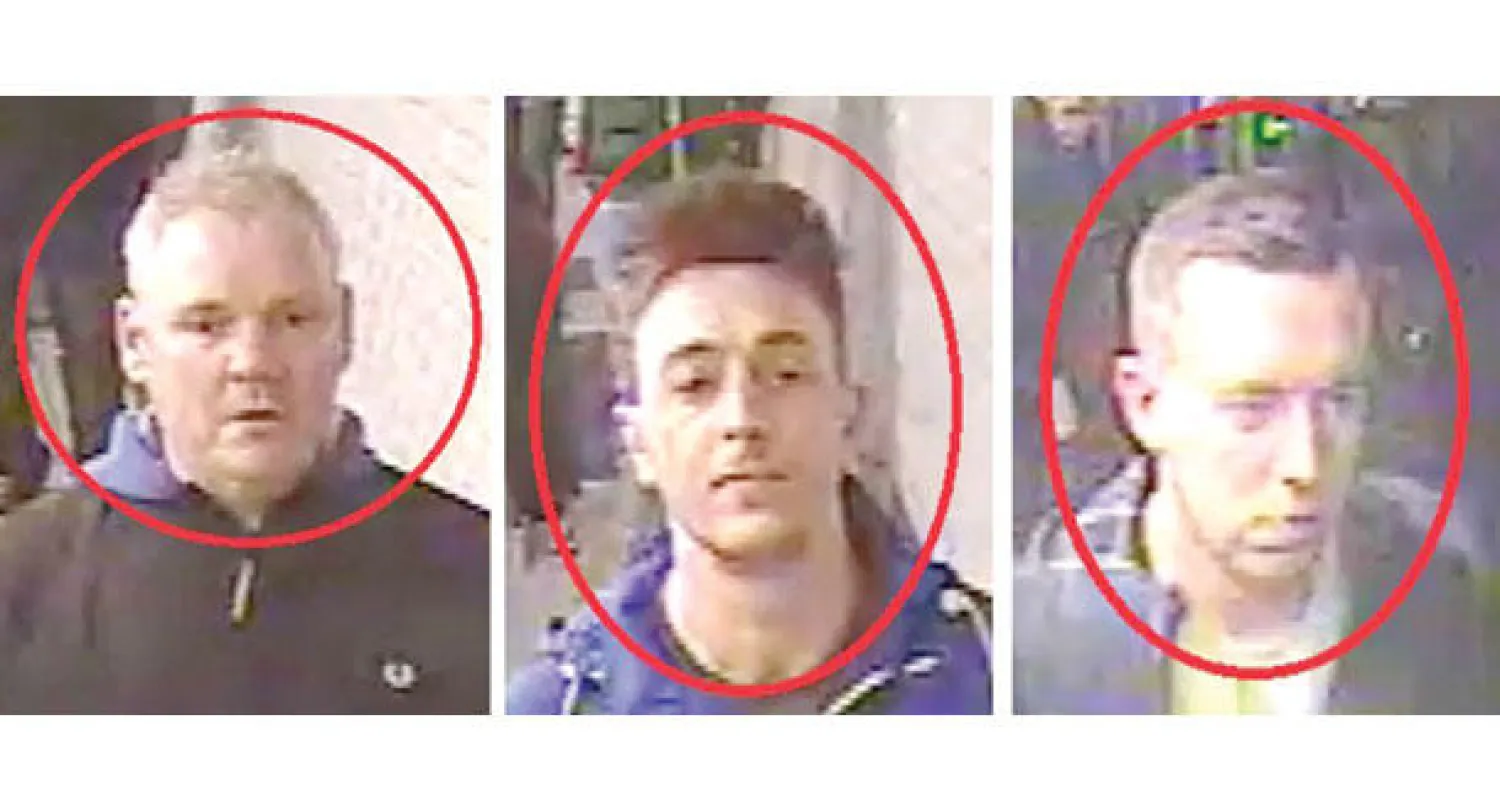 الثلاثي المتهم بالعنصرية من مشجعي تشيلسي (إ.ب.أ)