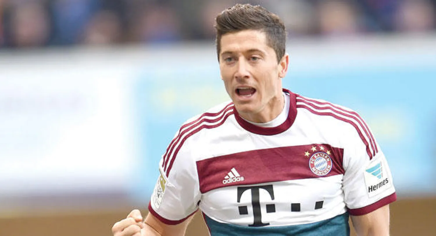 ليفاندوفسكي عاد للتألق وسجل هدفين للبايرن (أ.ف.ب)