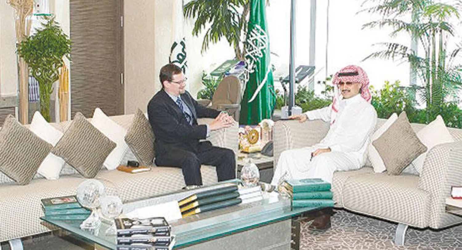 الأمير الوليد بن طلال مع السفير بيكا فاوتيلاينين