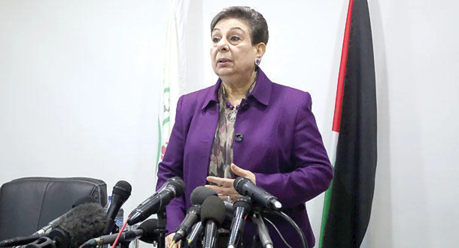 حنان عشراوي عضو اللجنة التنفيذية لمنظمة التحرير الفلسطينية في المؤتمر الصحافي الذي عقد في رام الله أمس (أ.ف.ب)